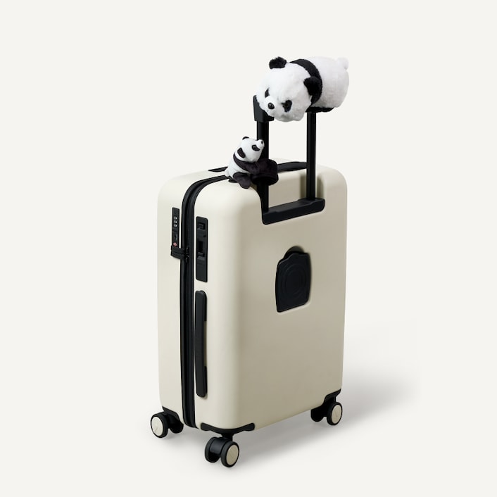 【美品】FlexiSpot パンダスーツケース デザイン＆高機能なスーツケース かわいくて機能的！パンダ風スーツケースL3が登場 – BROAD GENRE